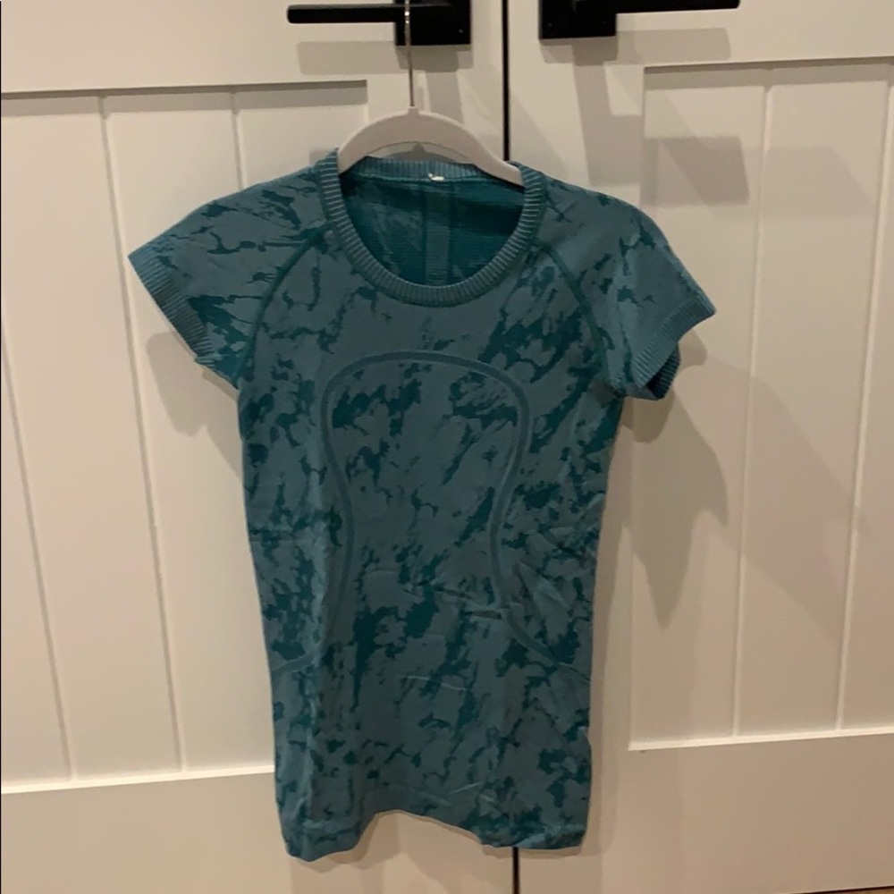 Lululemon athletic top